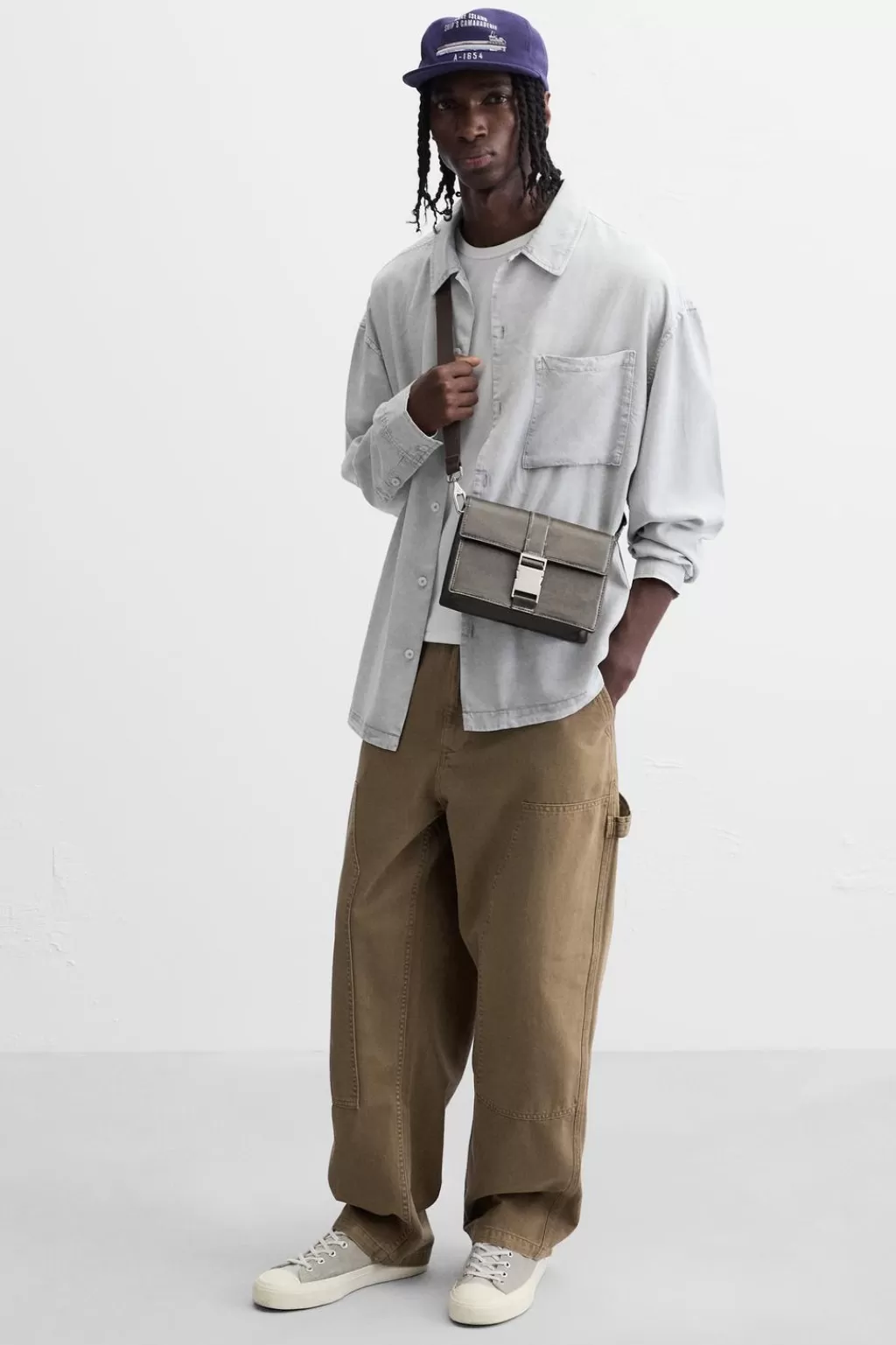 ZARA BANDOLERA HEBILLA METÁLICA<Hombre Bolsos / Mochilas