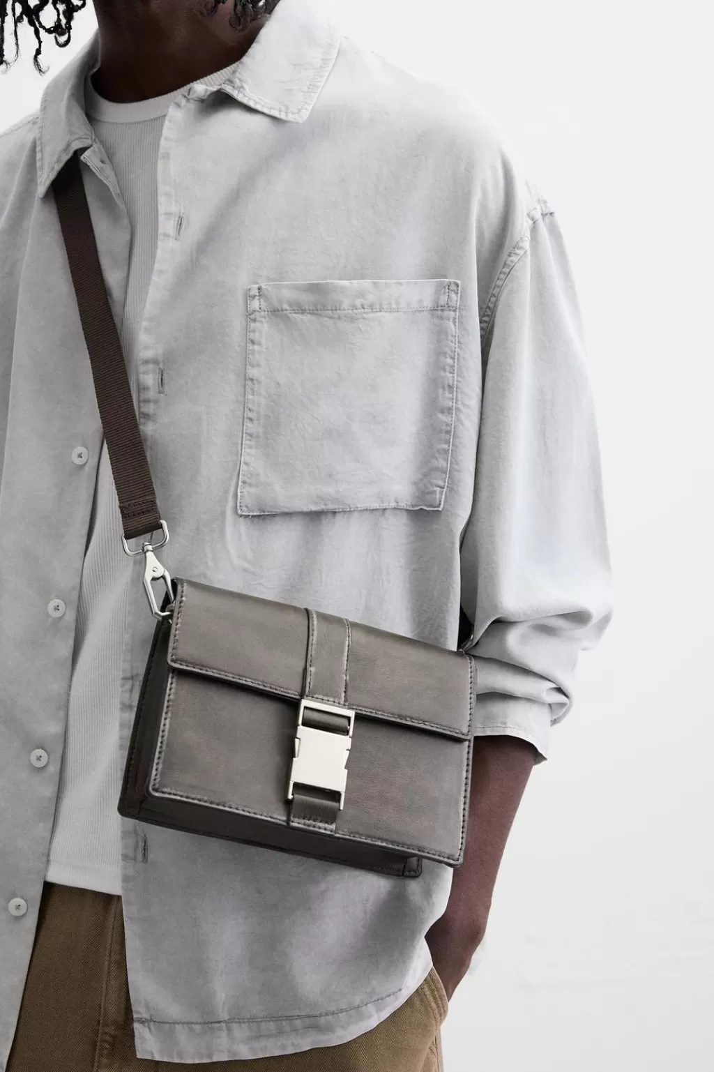 ZARA BANDOLERA HEBILLA METÁLICA<Hombre Bolsos / Mochilas
