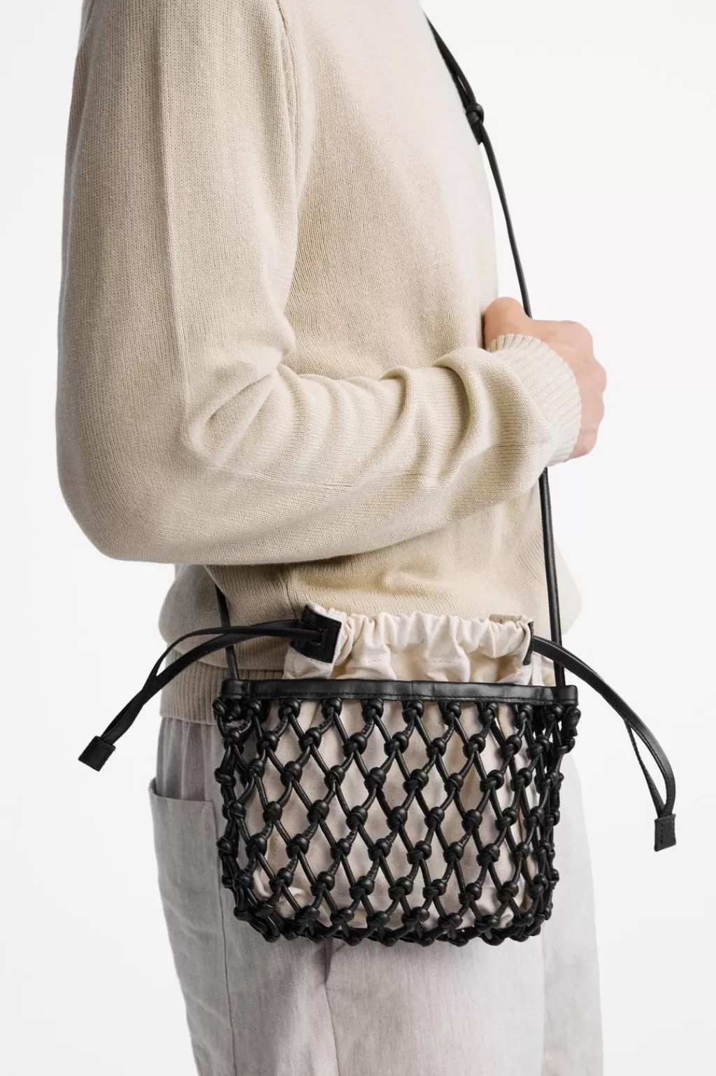 ZARA BANDOLERA PIEL MACRAMÉ<Hombre Bolsos / Mochilas