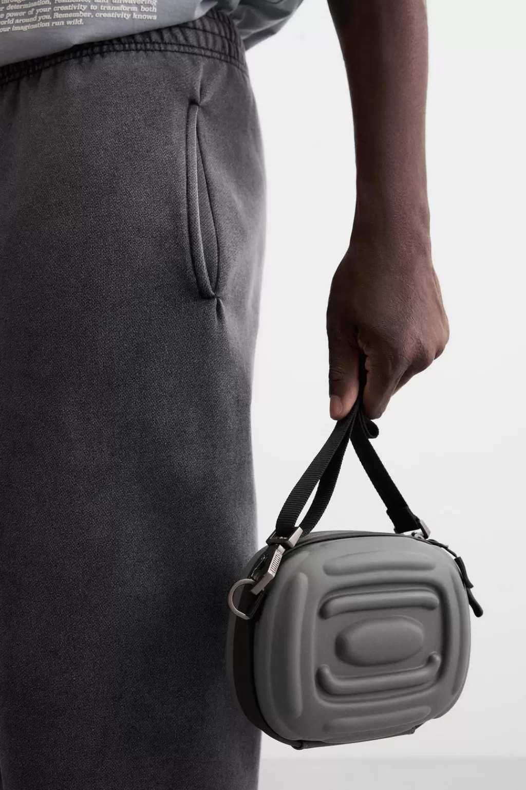 ZARA BANDOLERA RÍGIDA ENGOMADA<Hombre Bolsos / Mochilas