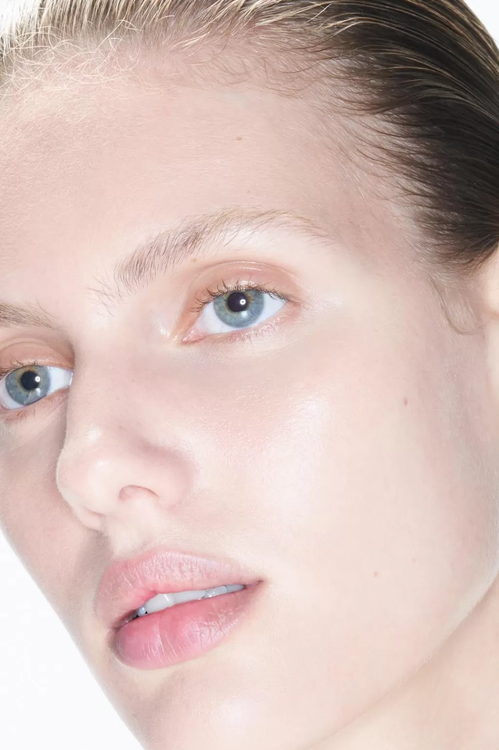 ZARA HIDRATANTE ULTRALIGERA SPF50 CON COLOR<Hombre Maquillaje