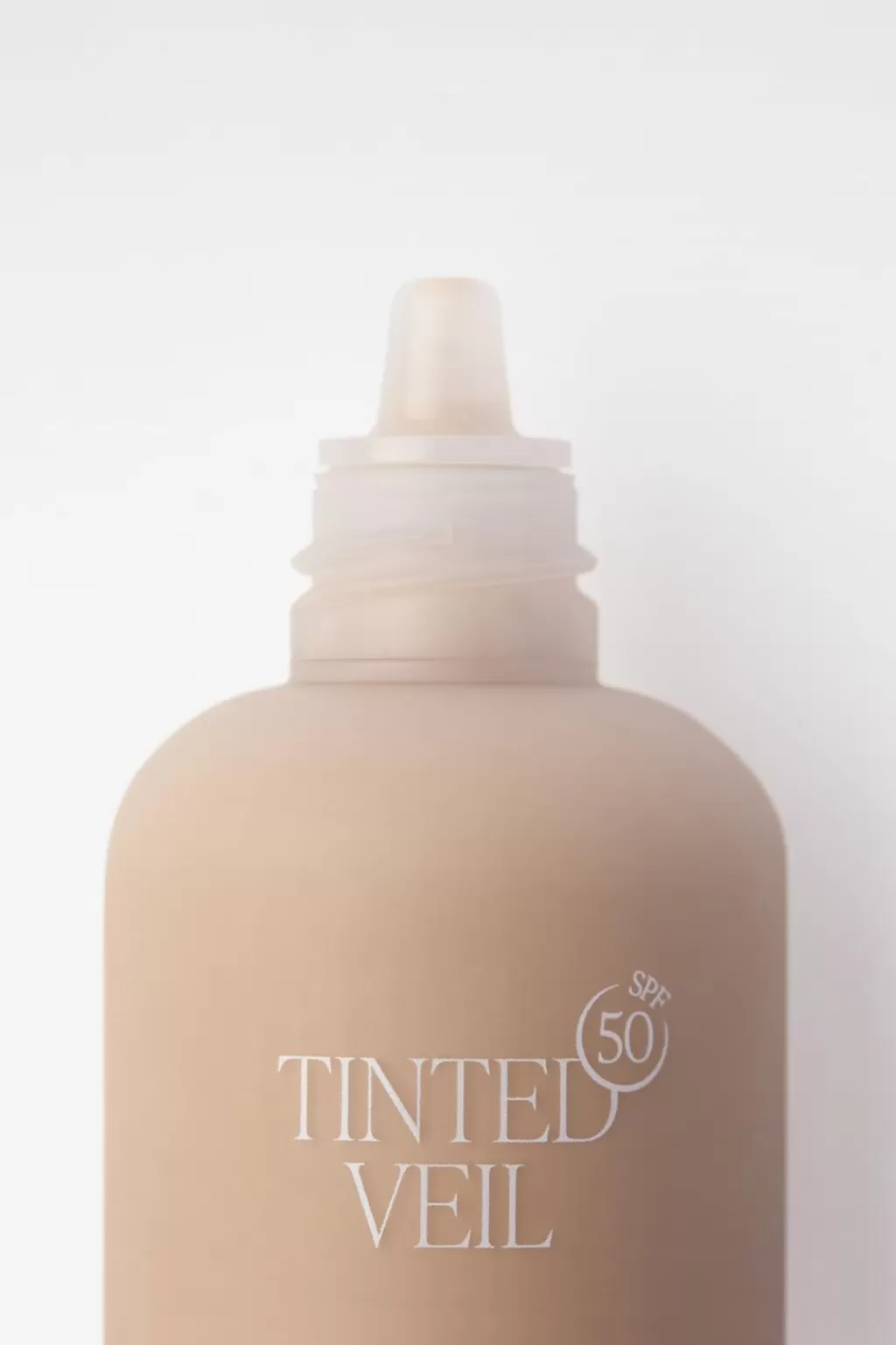 ZARA HIDRATANTE ULTRALIGERA SPF50 CON COLOR<Hombre Maquillaje