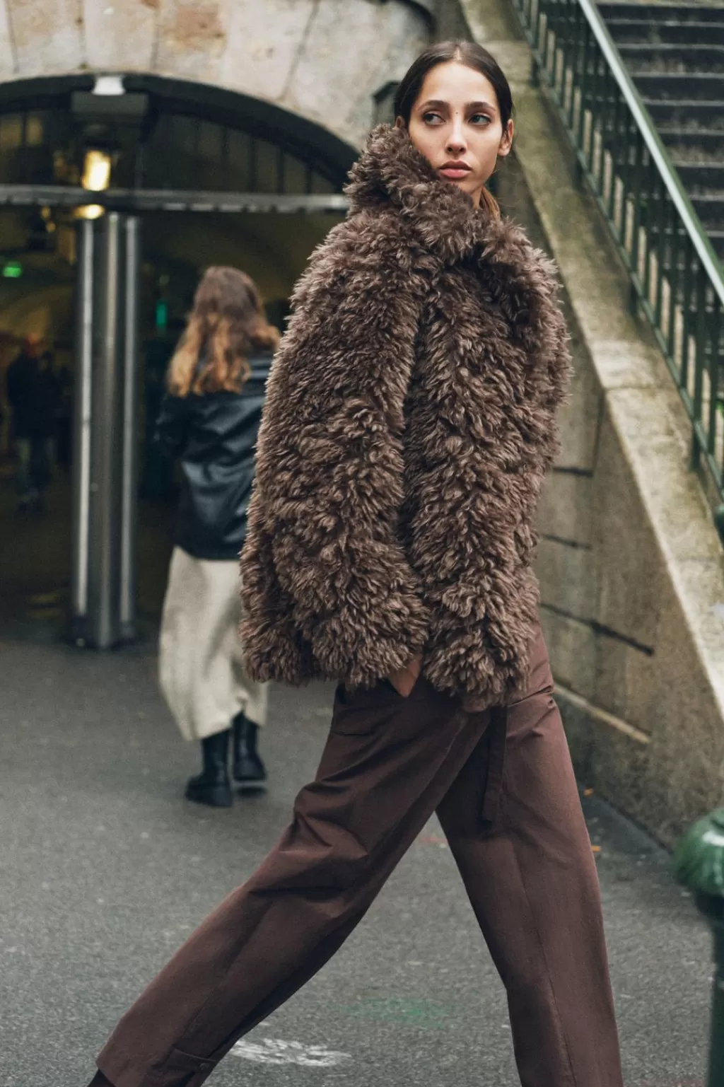 ZARA ABRIGO CORTO EFECTO PELO ZW COLLECTION<Mujer Chaquetas / Cazadoras