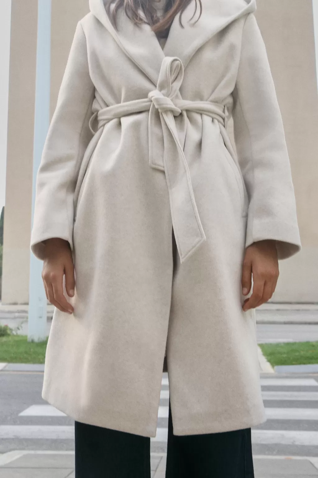 ZARA ABRIGO SOFT CINTURÓN CAPUCHA<Mujer Abrigos / Anoraks