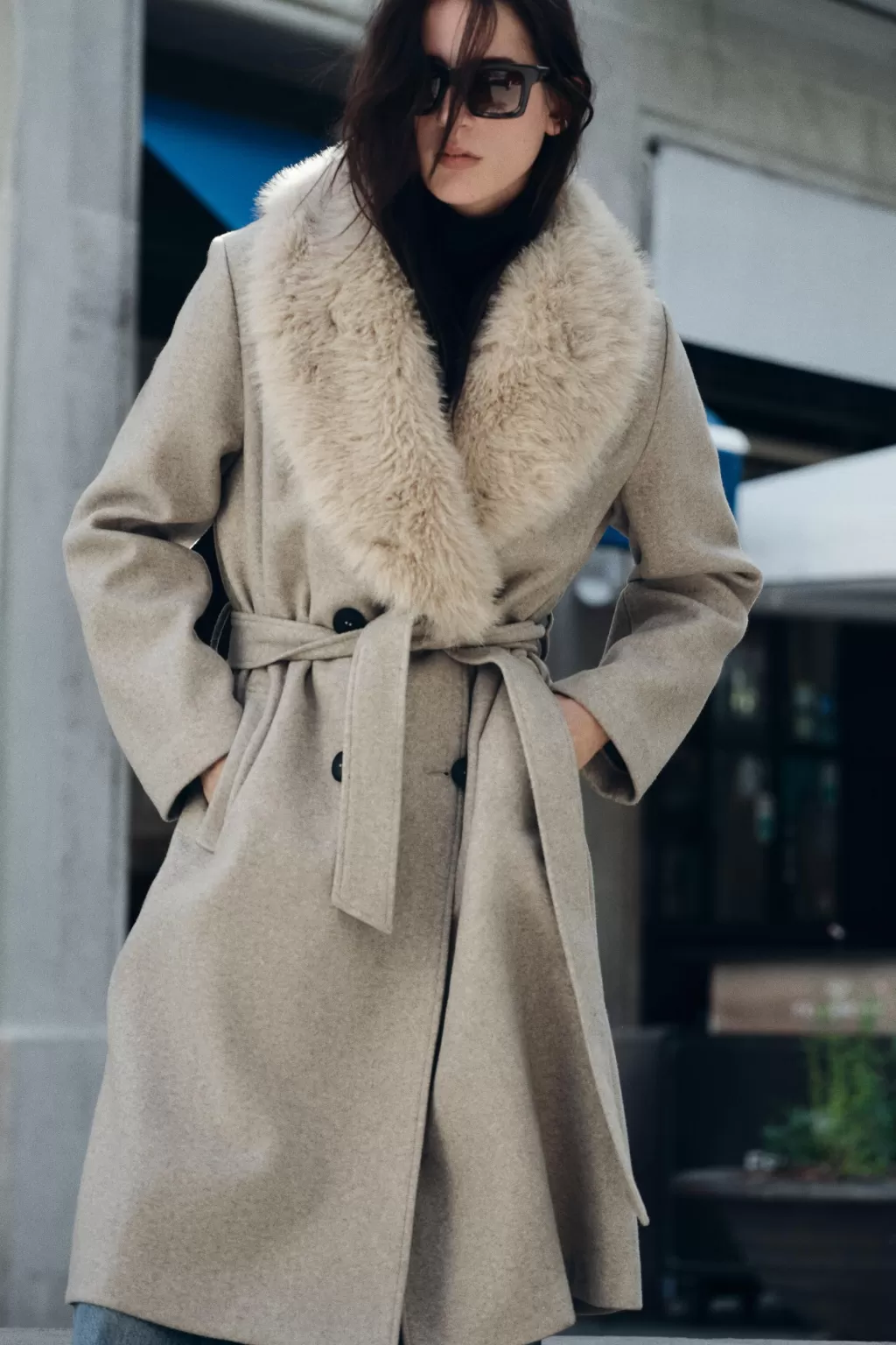 ZARA ABRIGO SOLAPA EFECTO PELO<Mujer Abrigos / Anoraks