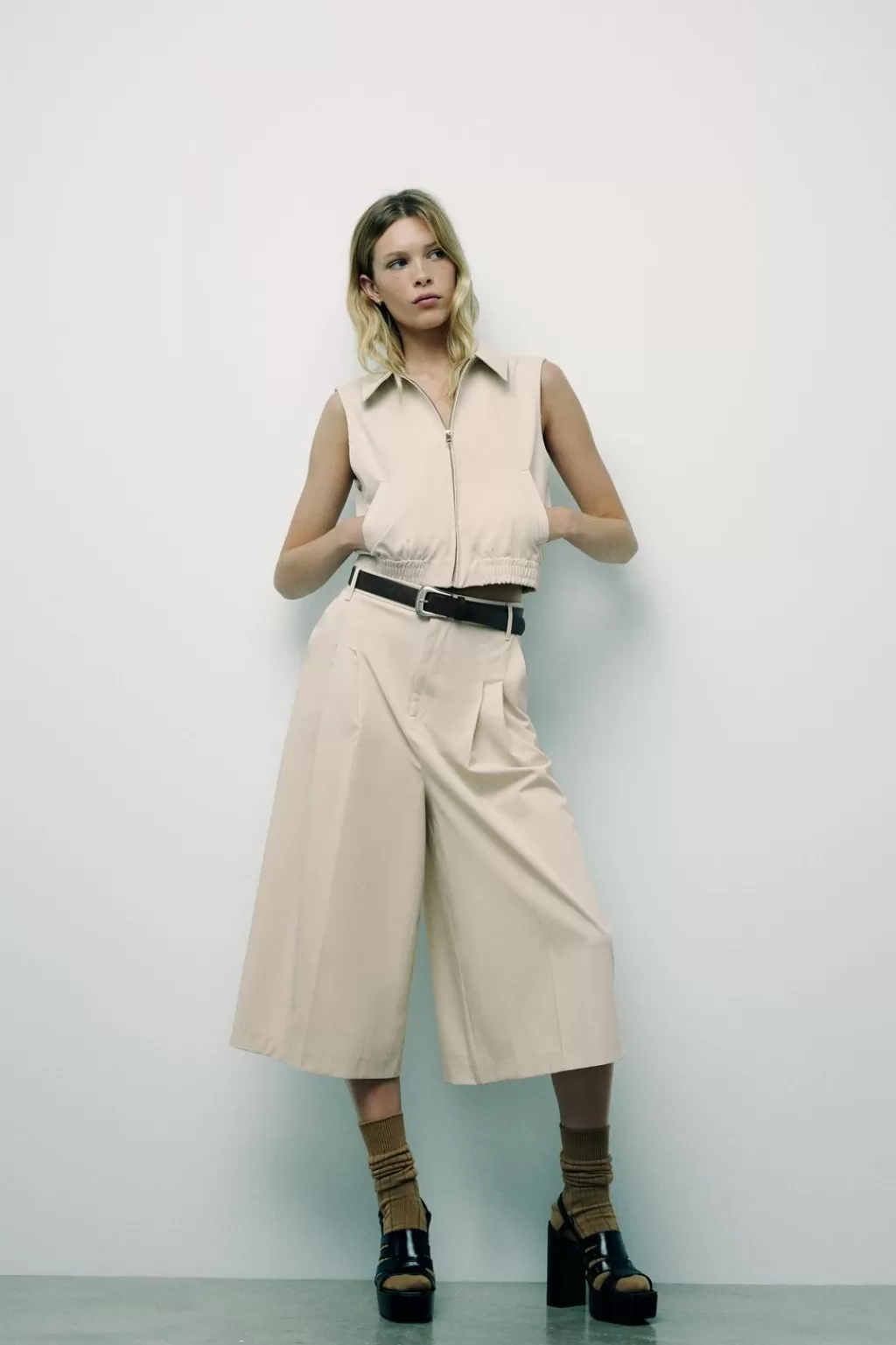 ZARA BERMUDA PLIEGUES<Mujer Faldas / Shorts