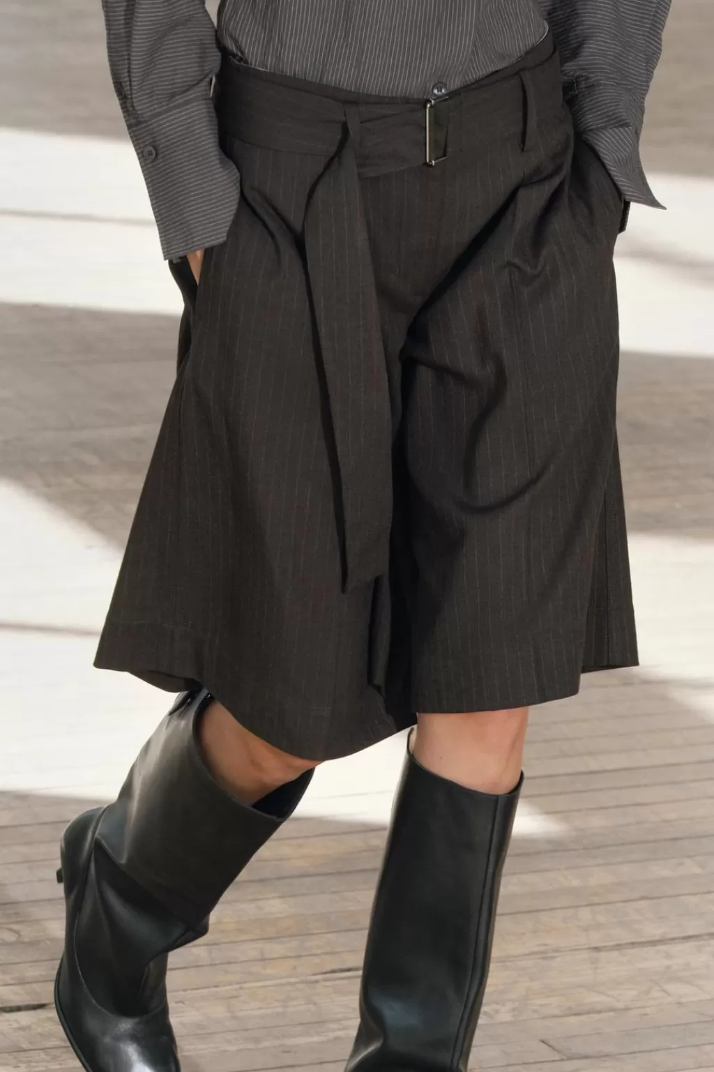 ZARA BERMUDA RAYA DIPLOMÁTICA ZW COLLECTION<Mujer Faldas / Shorts
