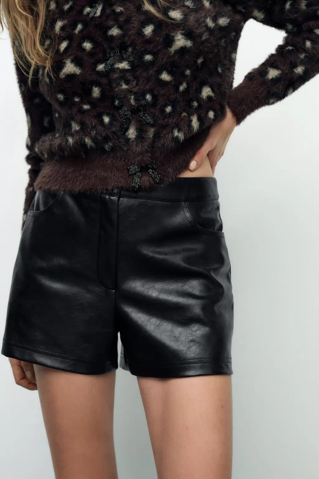 ZARA BERMUDA TIRO ALTO EFECTO PIEL<Mujer Faldas / Shorts