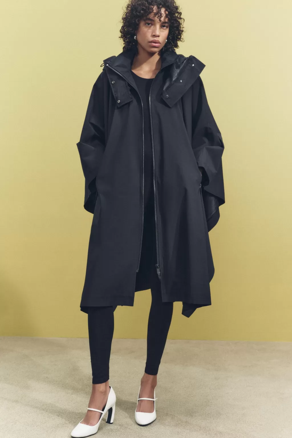 ZARA CAPA OVERSIZE WATER REPELLENT ZW COLLECTION<Mujer Abrigos / Anoraks