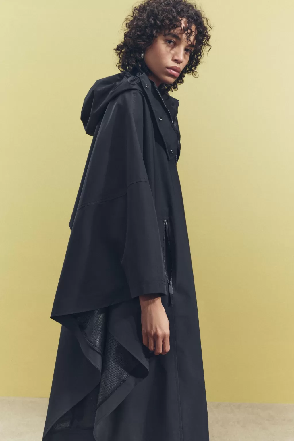 ZARA CAPA OVERSIZE WATER REPELLENT ZW COLLECTION<Mujer Abrigos / Anoraks