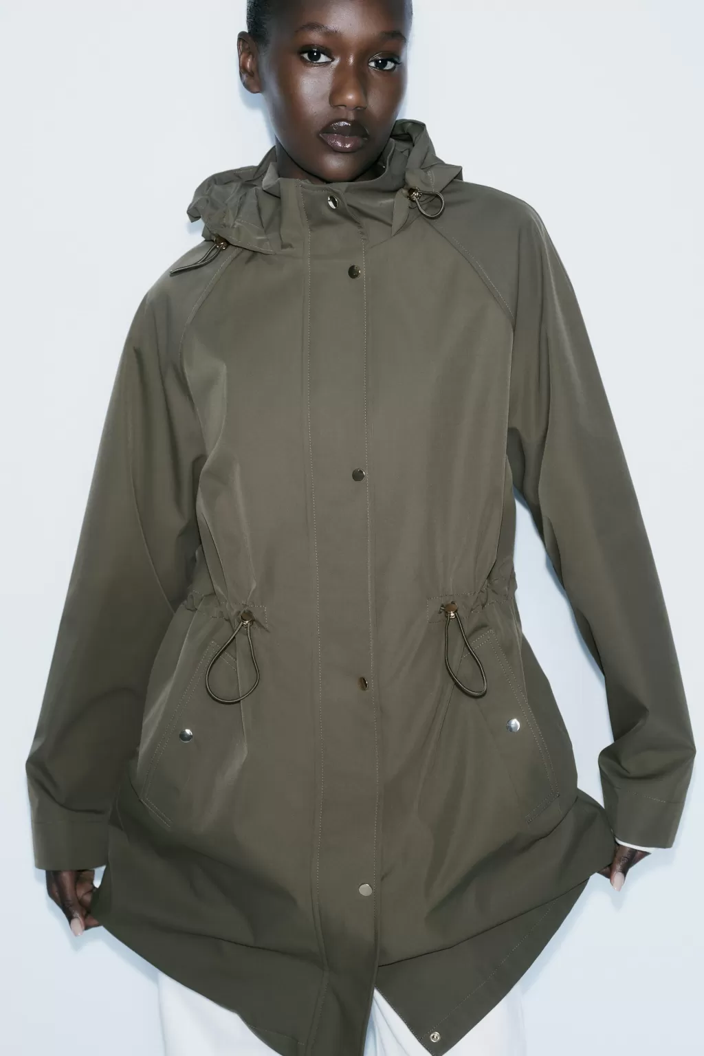 ZARA CAZADORA LARGA TEJIDO EFECTO TECNICO<Mujer Abrigos / Anoraks | Chaquetas / Cazadoras