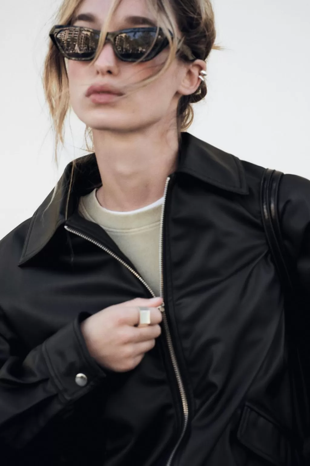 ZARA CAZADORA OVERSIZE EFECTO PIEL<Mujer Chaquetas / Cazadoras