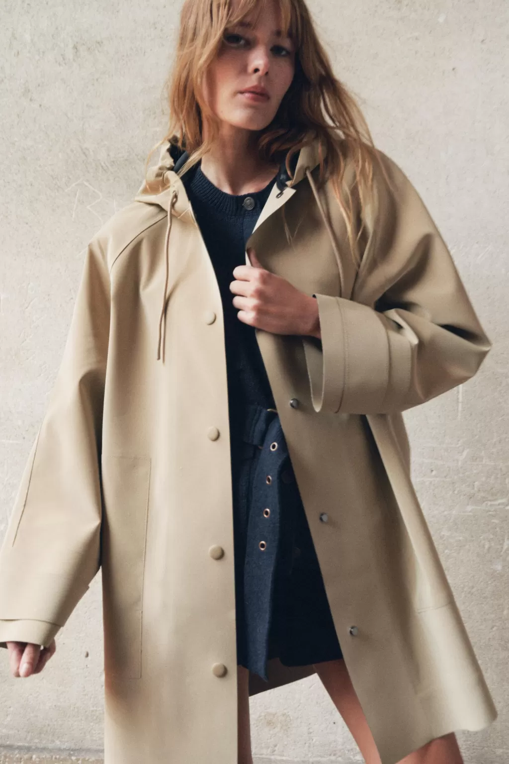 ZARA CHAQUETA ENGOMADA WATER RESISTANT ZW COLLECTION<Mujer Abrigos / Anoraks | Chaquetas / Cazadoras