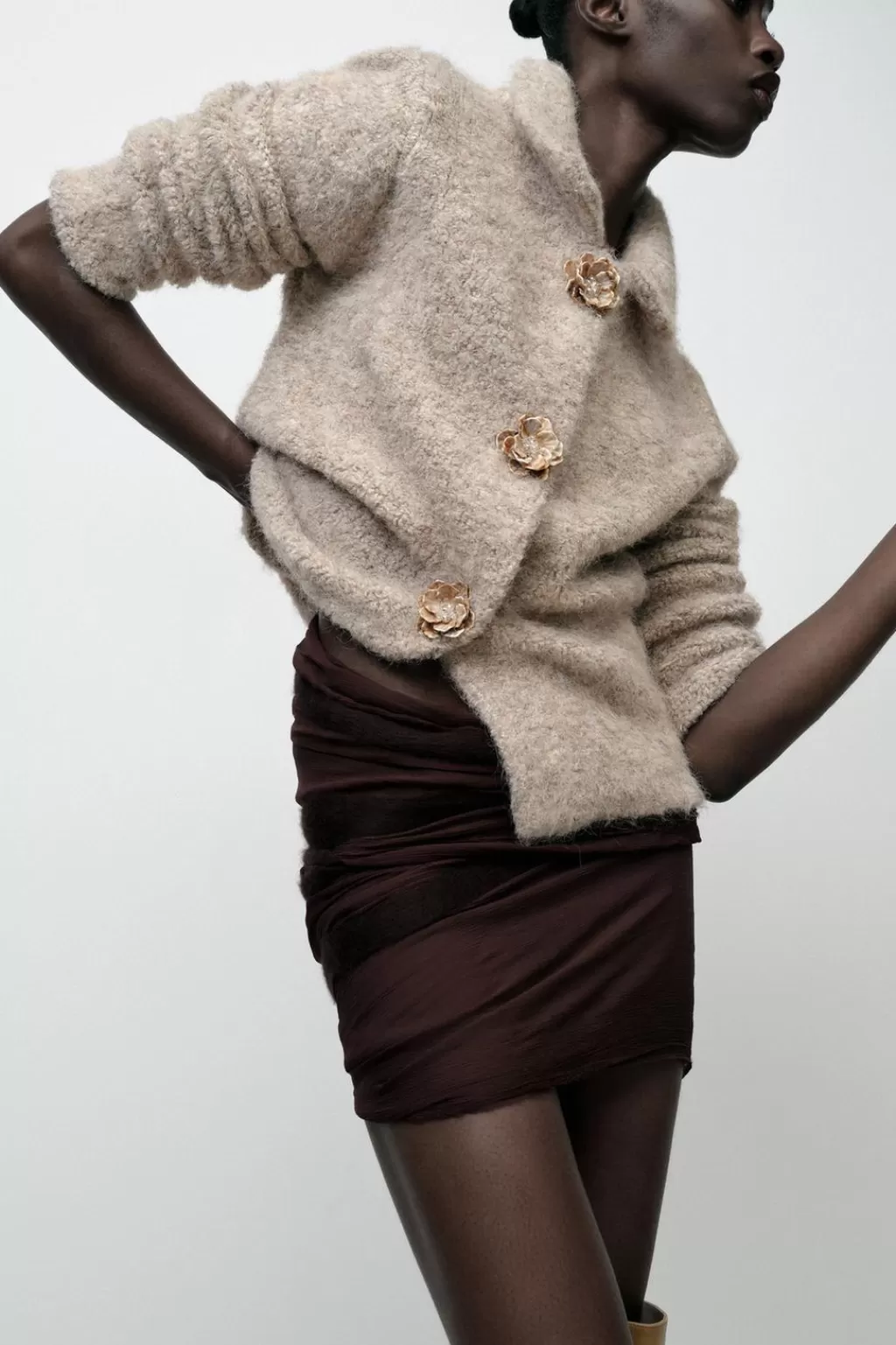 ZARA CHAQUETA PUNTO EFECTO PELO BOTÓN FLOR<Mujer Chaquetas / Cazadoras | Cárdigan / Jerséis