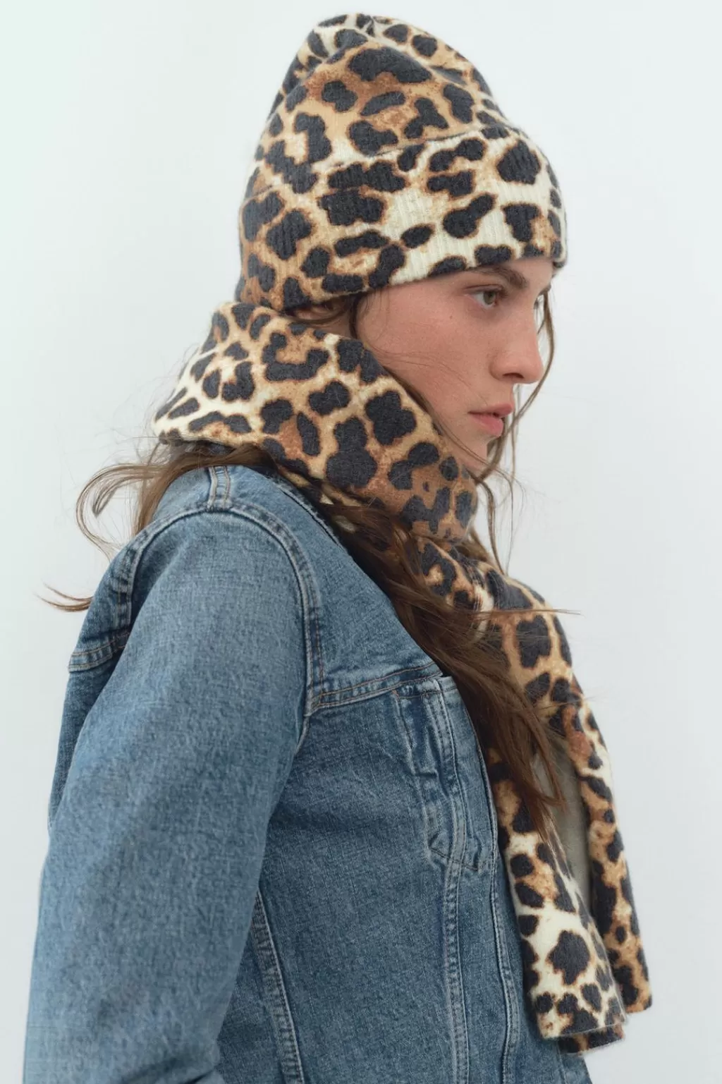 ZARA GORRO BEANIE PUNTO FINO ESTAMPADO ANIMAL<Mujer Accesorios / Bisuteria