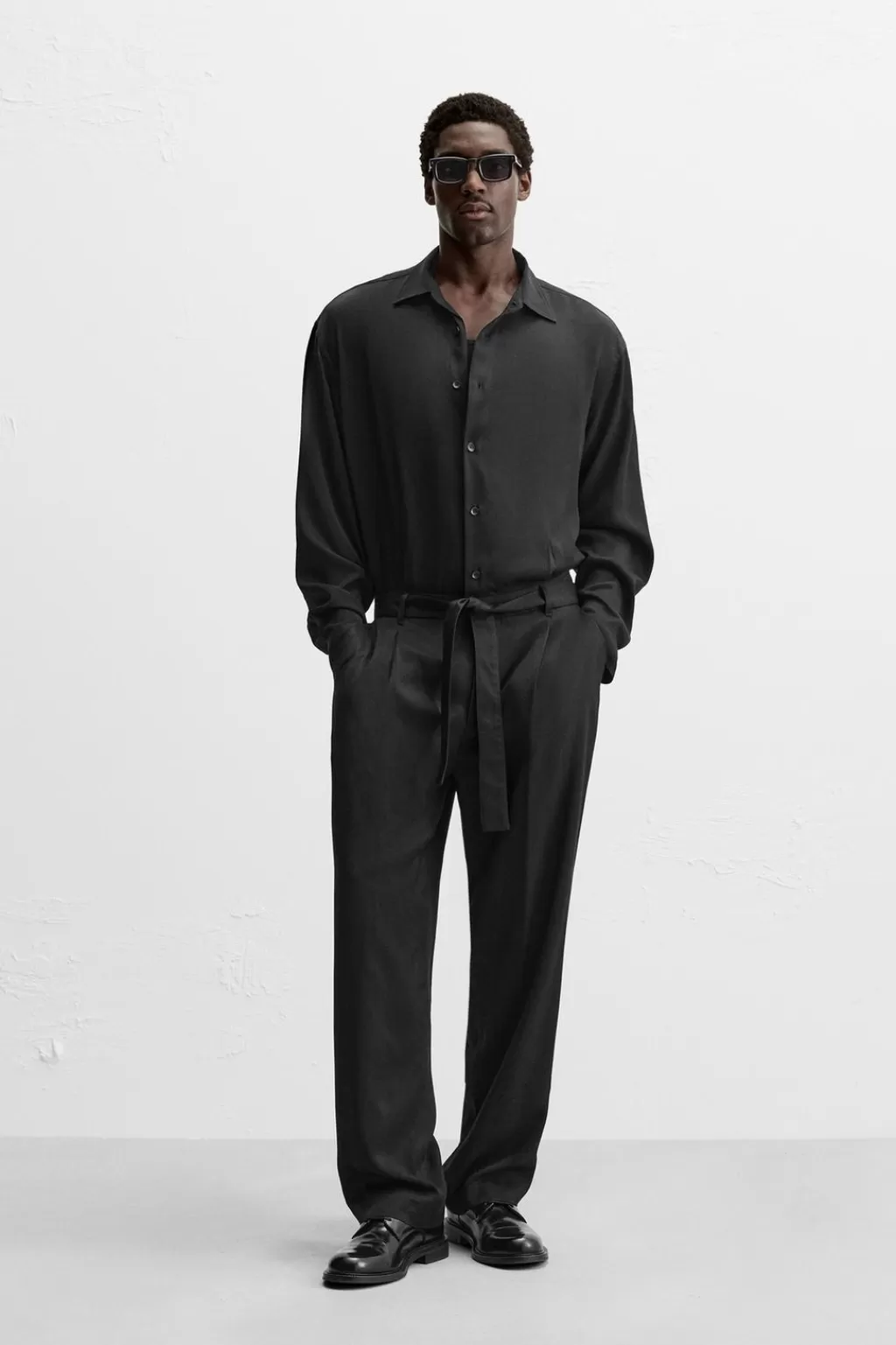 ZARA MONO VISCOSA CINTURÓN<Hombre Pantalones