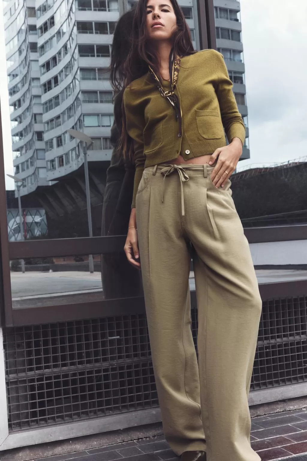 ZARA PANTALÓN ANCHO CINTURÓN LAZO<Mujer Pantalones