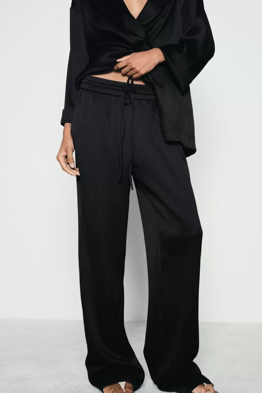 ZARA PANTALÓN ANCHO EFECTO ARRUGADO<Mujer Pantalones