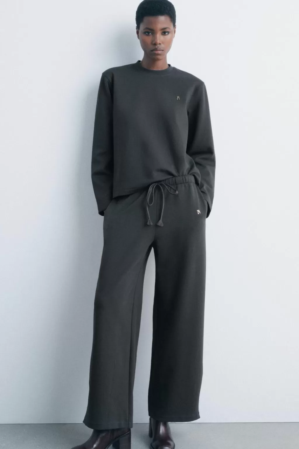 ZARA PANTALÓN ANCHO FELPA<Mujer Pantalones | Sudaderas / Joggers
