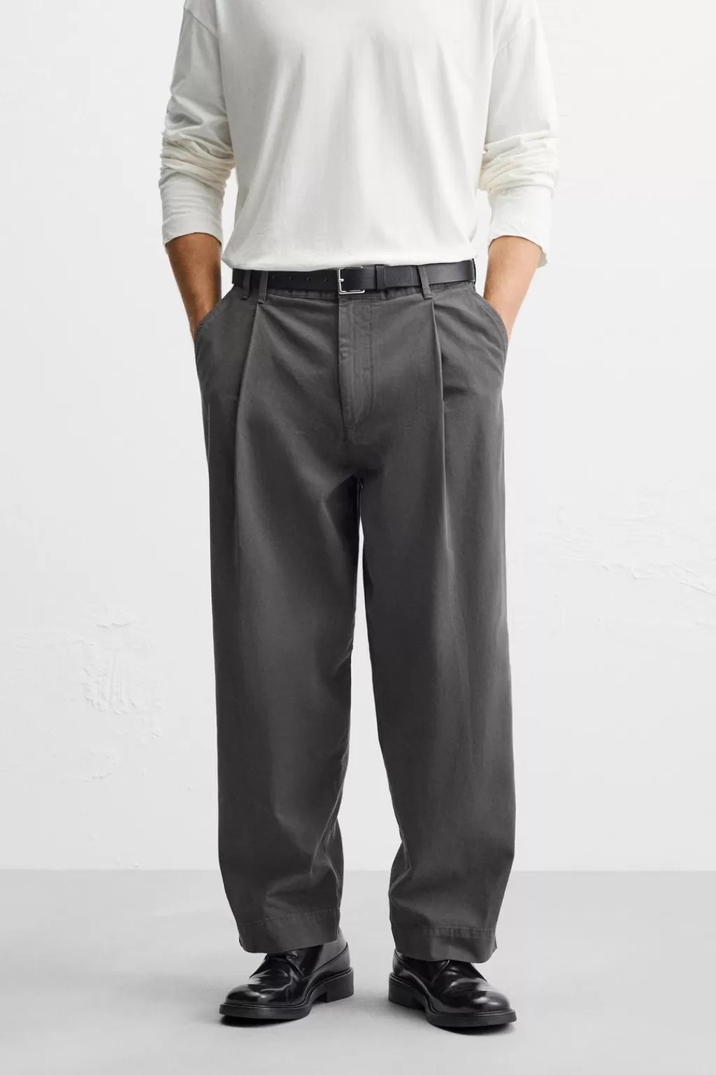 ZARA PANTALÓN CHINO PLIEGUES<Hombre Pantalones