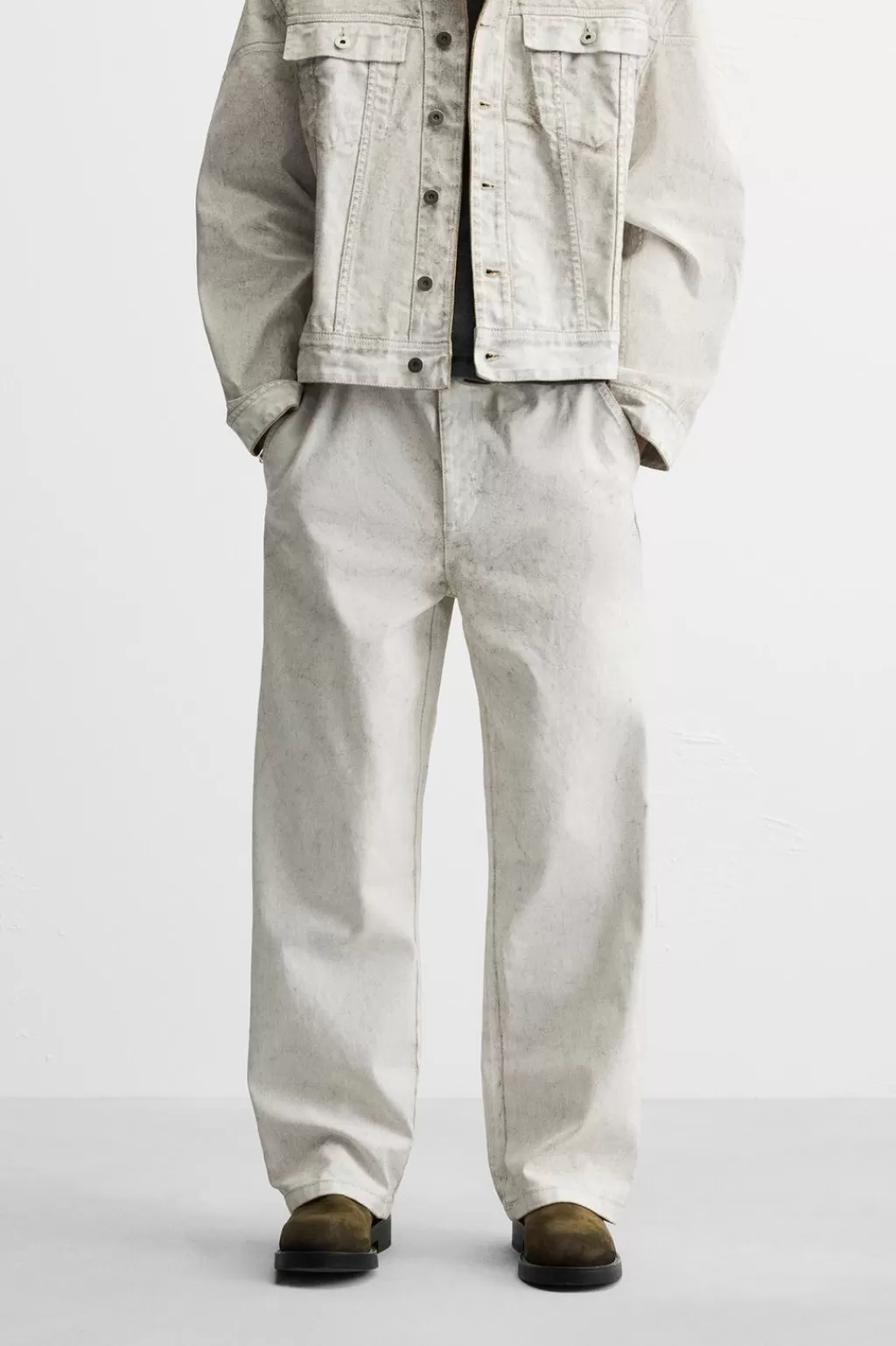 ZARA PANTALÓN ENCERADO COLOR LIMITED EDITION<Hombre Pantalones