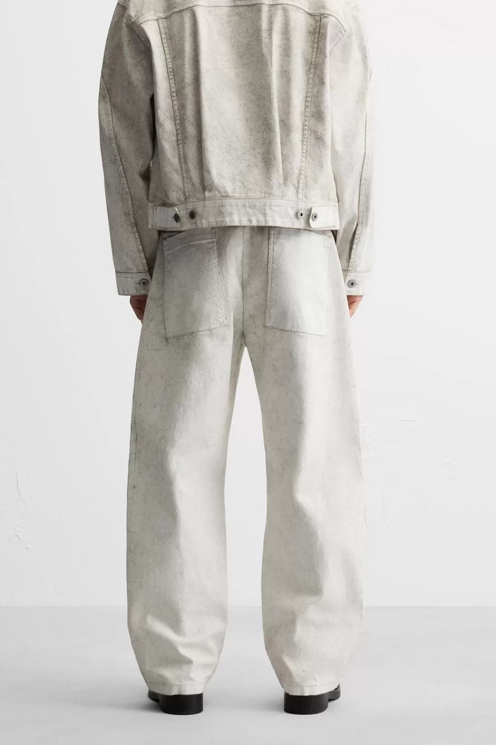 ZARA PANTALÓN ENCERADO COLOR LIMITED EDITION<Hombre Pantalones