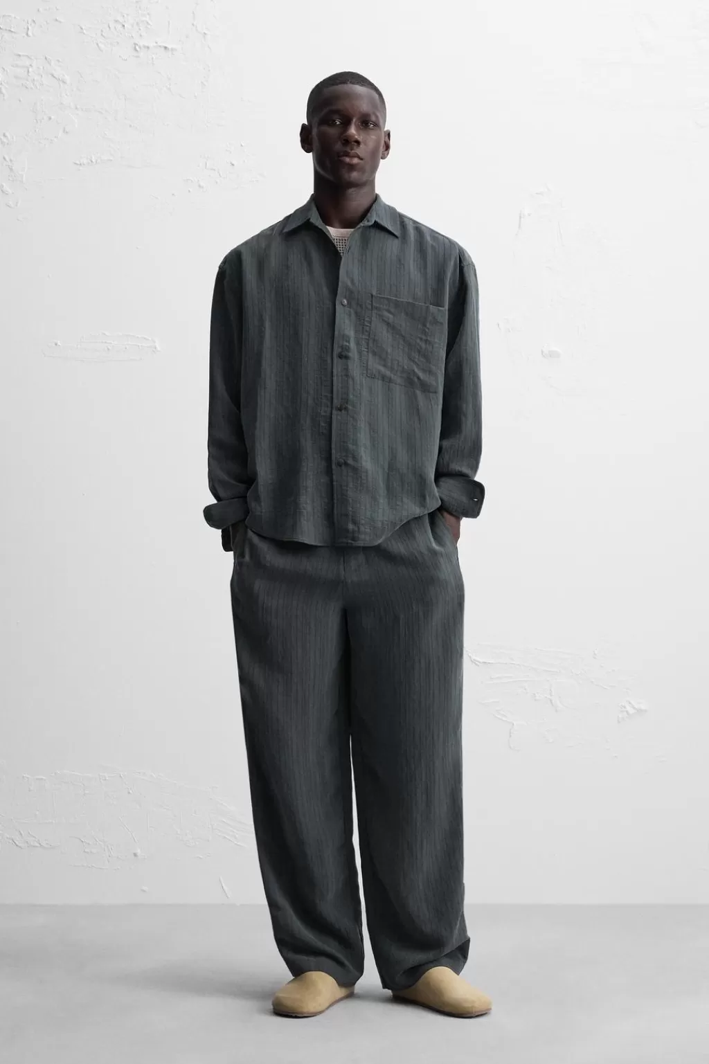 ZARA PANTALÓN FLUÍDO ESTRUCTURA<Hombre Pantalones