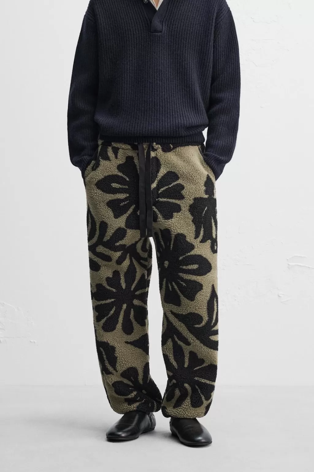 ZARA PANTALÓN JACQUARD BORREGUILLO X NANUSHKA<Hombre Pantalones