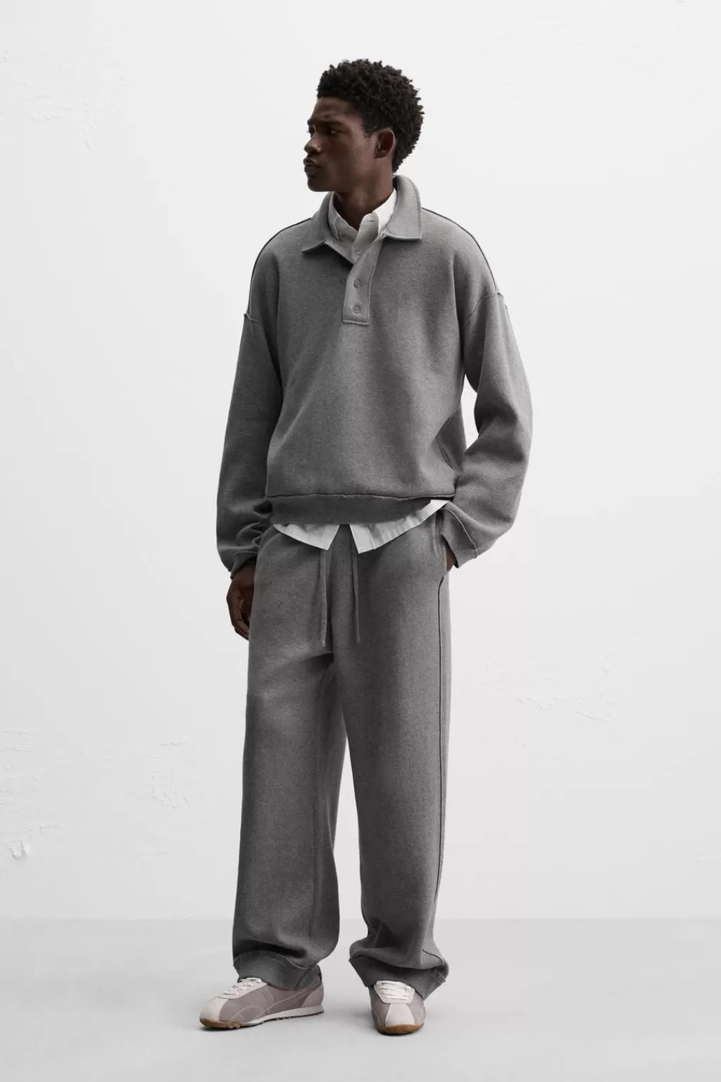 ZARA PANTALÓN JOGGER PUNTO COSTURAS IRREGULARES<Hombre Pantalones