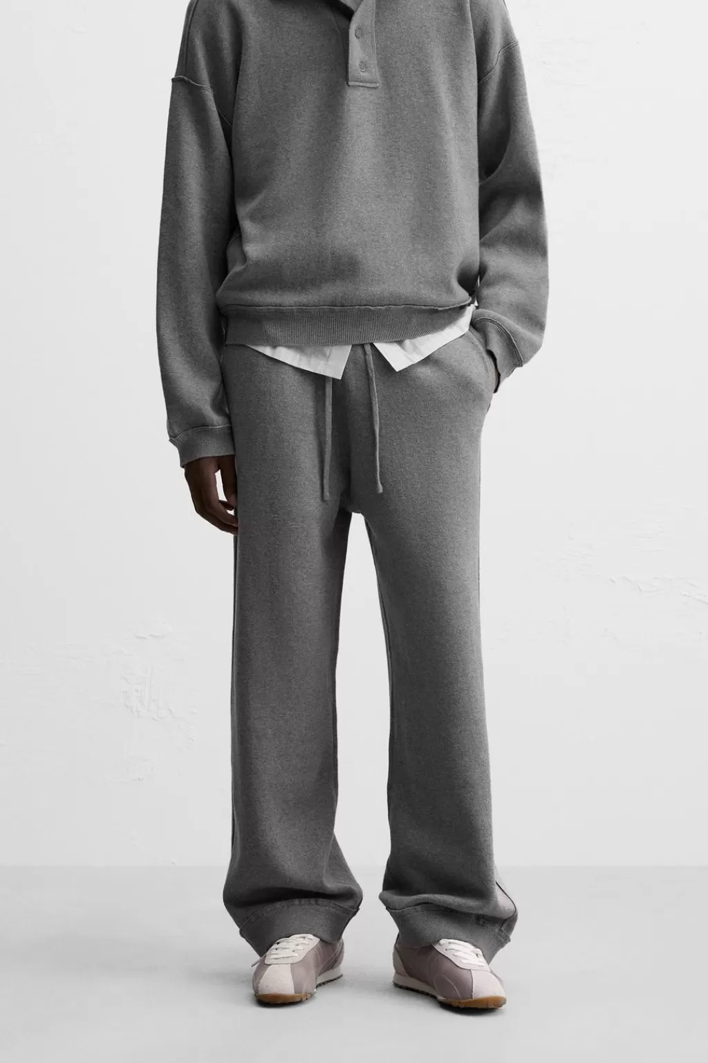 ZARA PANTALÓN JOGGER PUNTO COSTURAS IRREGULARES<Hombre Pantalones