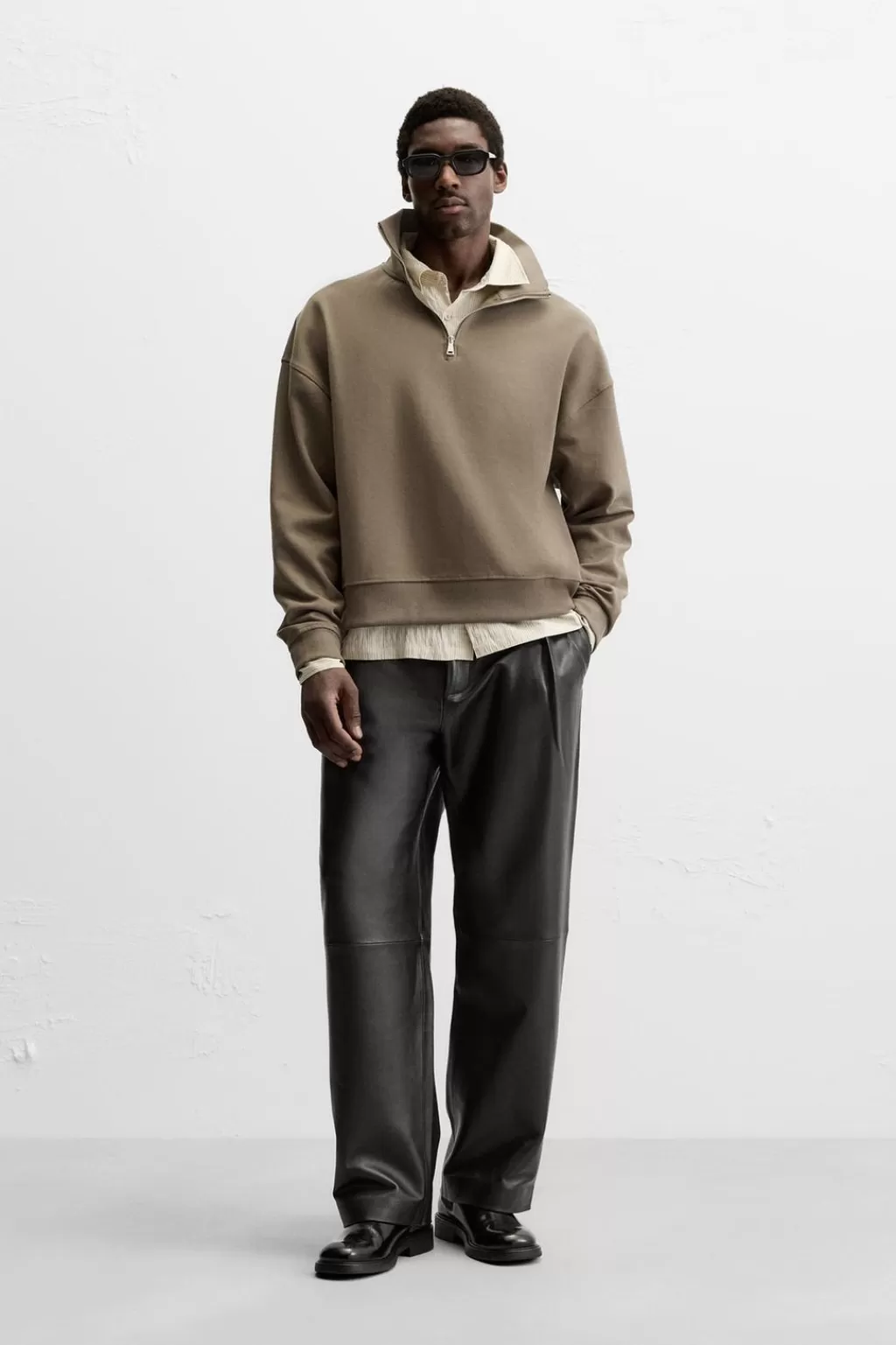 ZARA PANTALÓN PIEL PLIEGUES<Hombre Pantalones