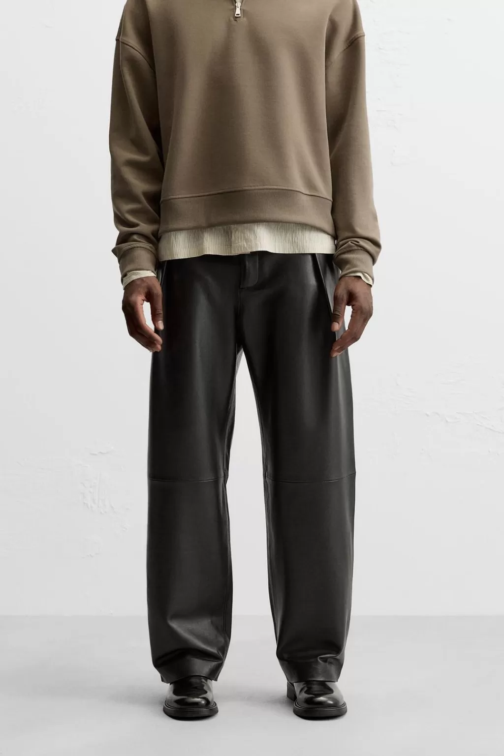 ZARA PANTALÓN PIEL PLIEGUES<Hombre Pantalones