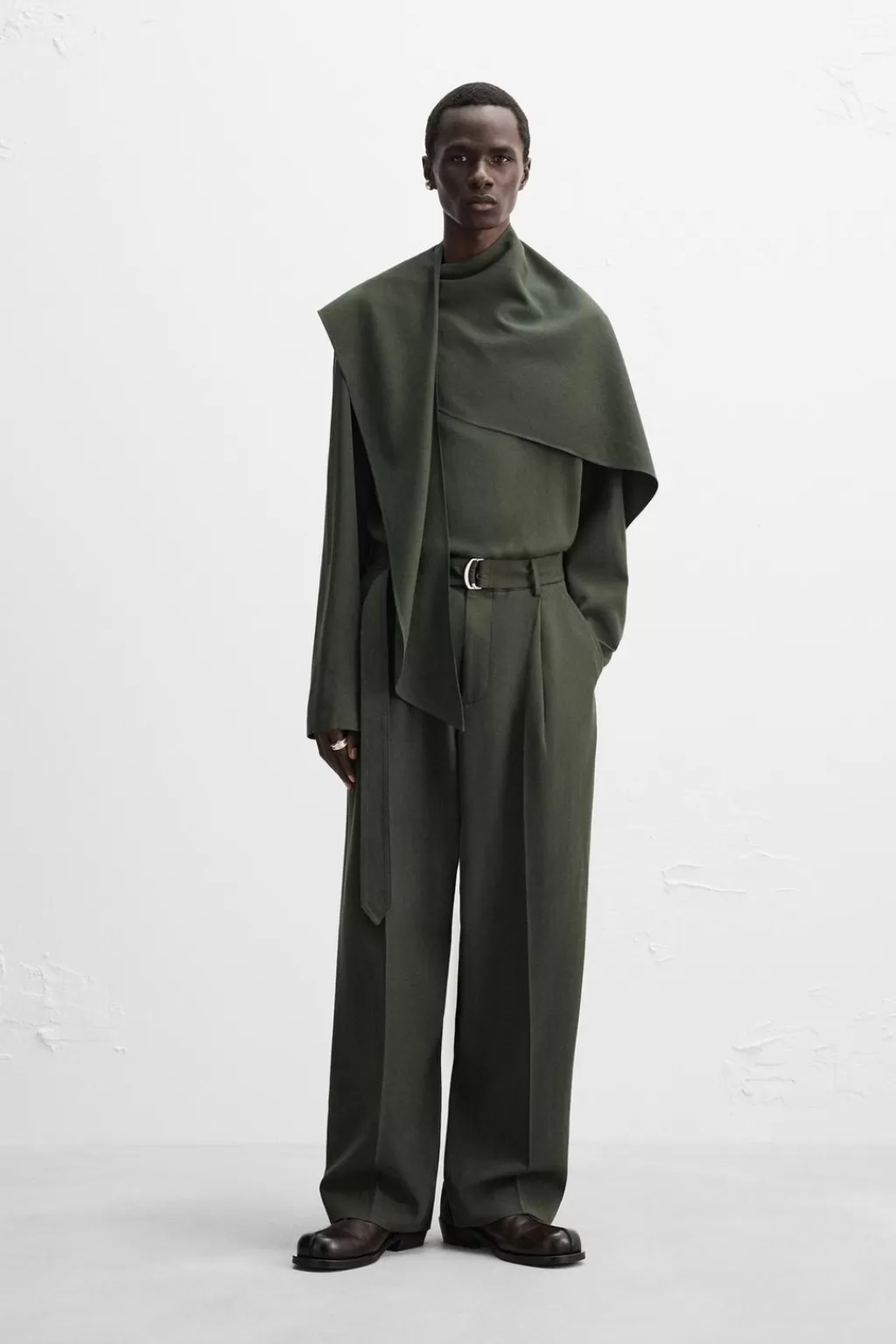 ZARA PANTALÓN PLIEGUES CINTURÓN X NANUSHKA<Hombre Pantalones