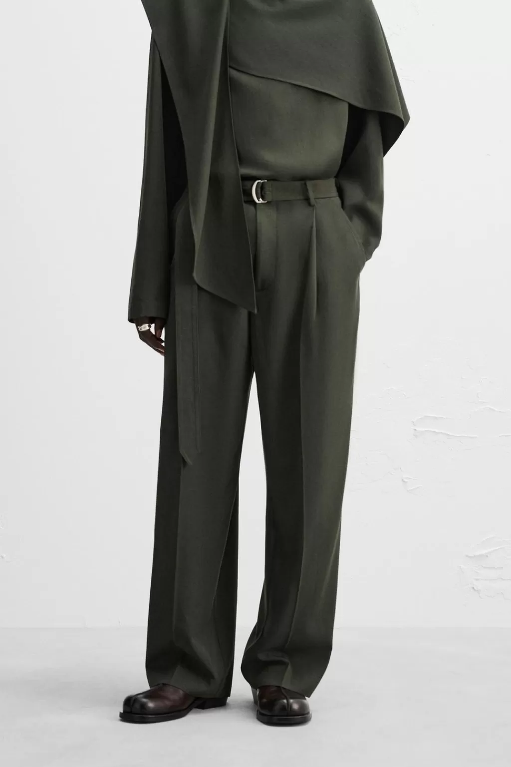 ZARA PANTALÓN PLIEGUES CINTURÓN X NANUSHKA<Hombre Pantalones