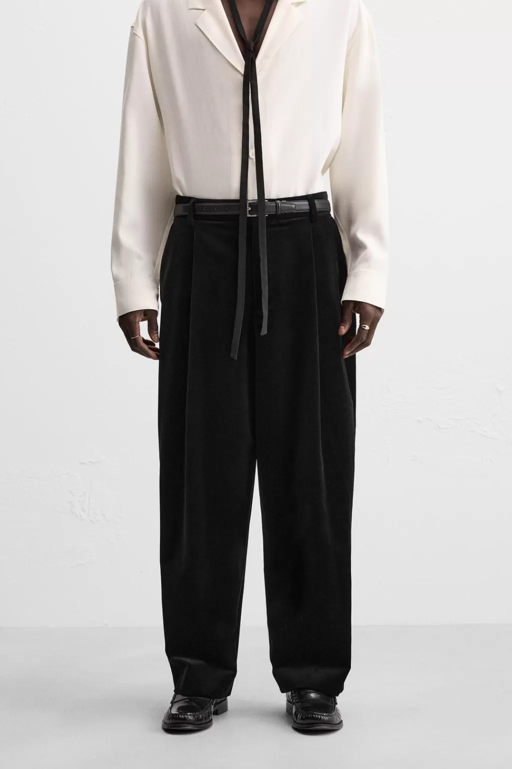 ZARA PANTALÓN TERCIOPELO PLIEGUES<Hombre Pantalones