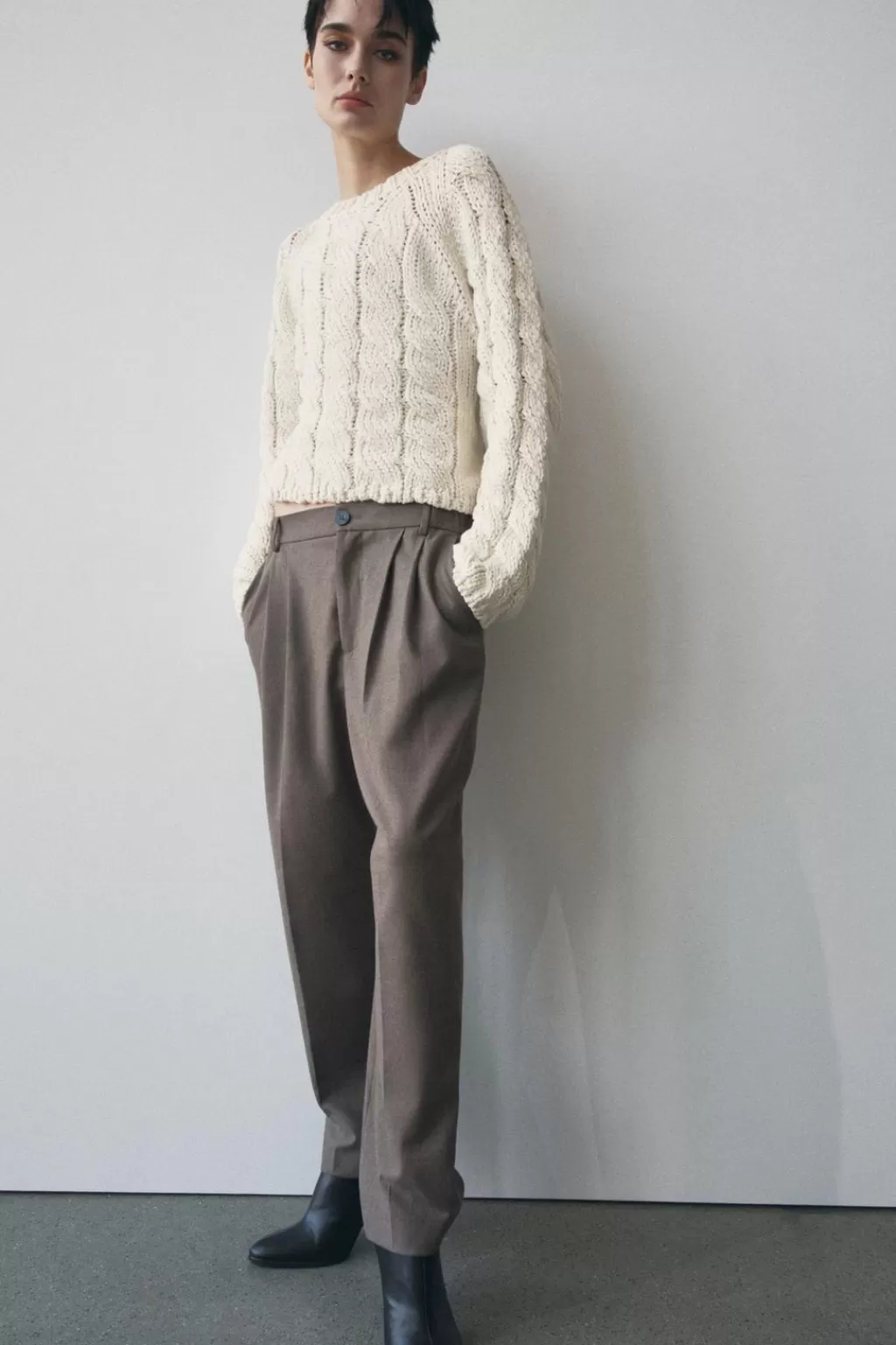 ZARA PANTALÓN TOBILLERO PINZAS ZW COLLECTION<Mujer Pantalones