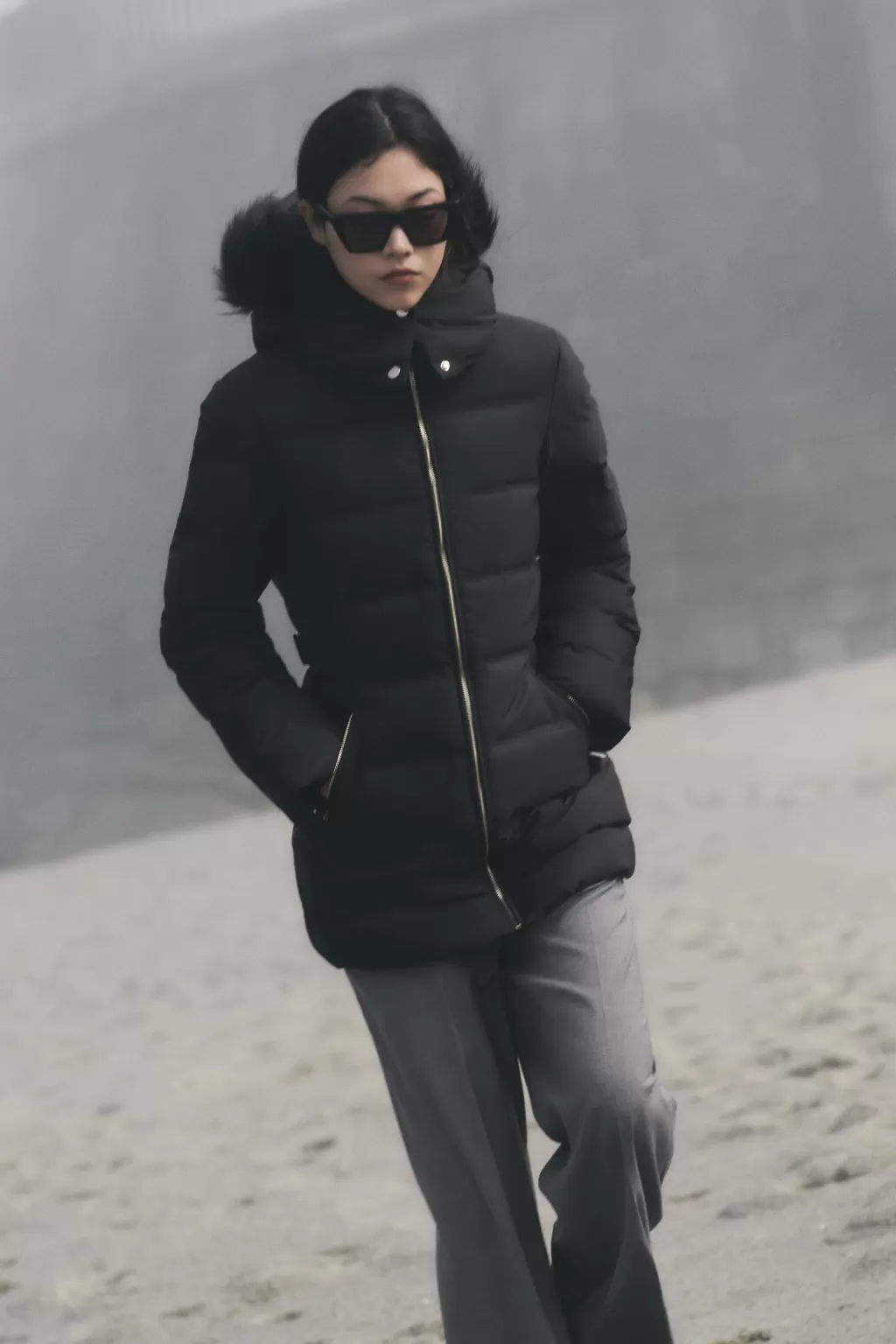 ZARA PLUMÍFERO SEMILARGO CAPUCHA WIND PROTECTION<Mujer Abrigos / Anoraks