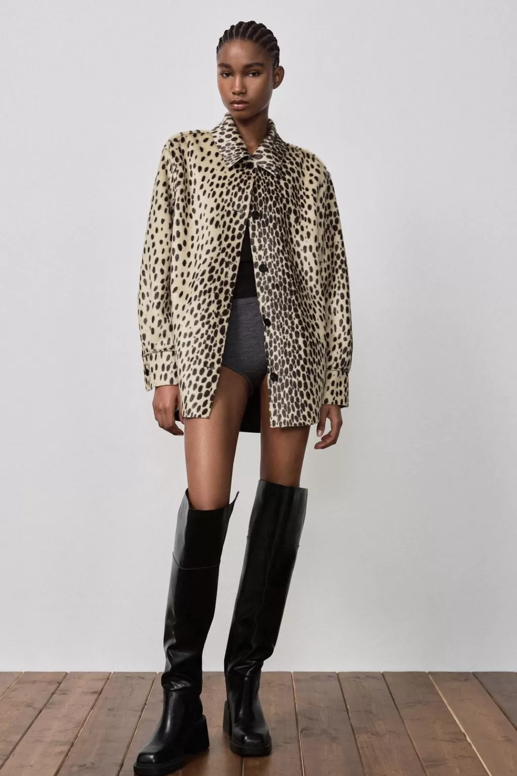 ZARA SOBRECAMISA EFECTO PELO ESTAMPADO ANIMAL<Mujer Chaquetas / Cazadoras