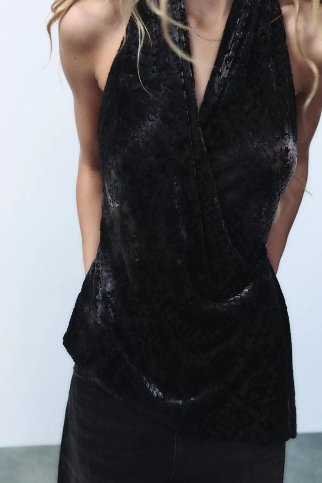ZARA TOP HALTER FLOCADO<Mujer Tops / Bodies