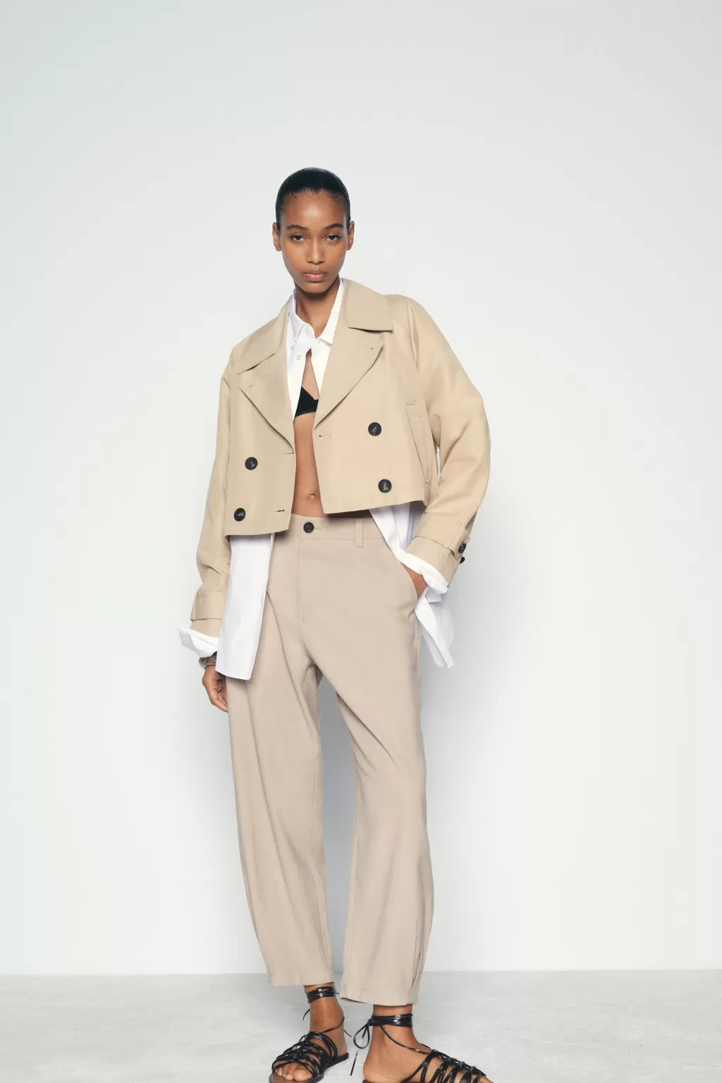 ZARA TRENCH CORTO CRUZADO<Mujer Abrigos / Anoraks