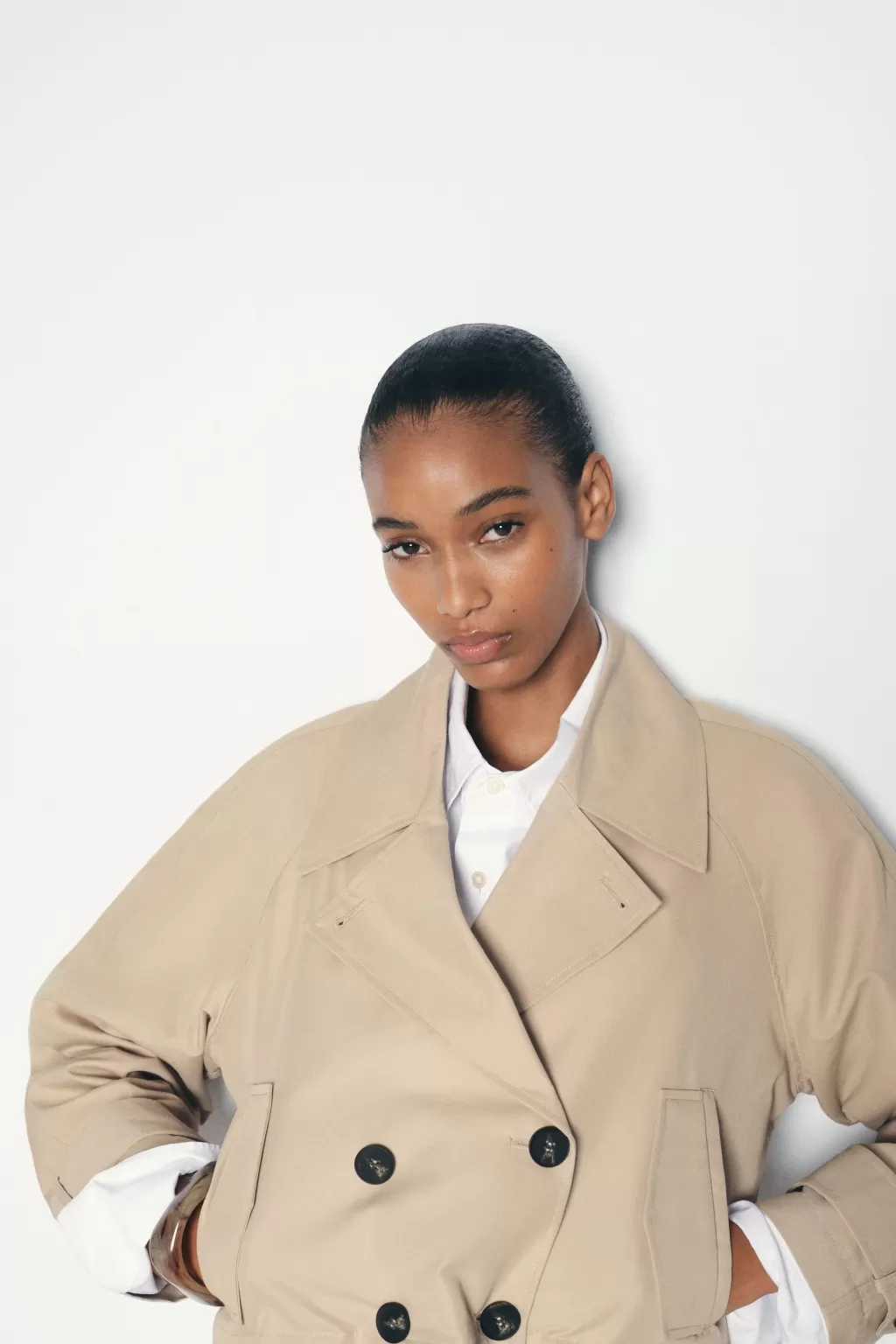 ZARA TRENCH CORTO CRUZADO<Mujer Abrigos / Anoraks