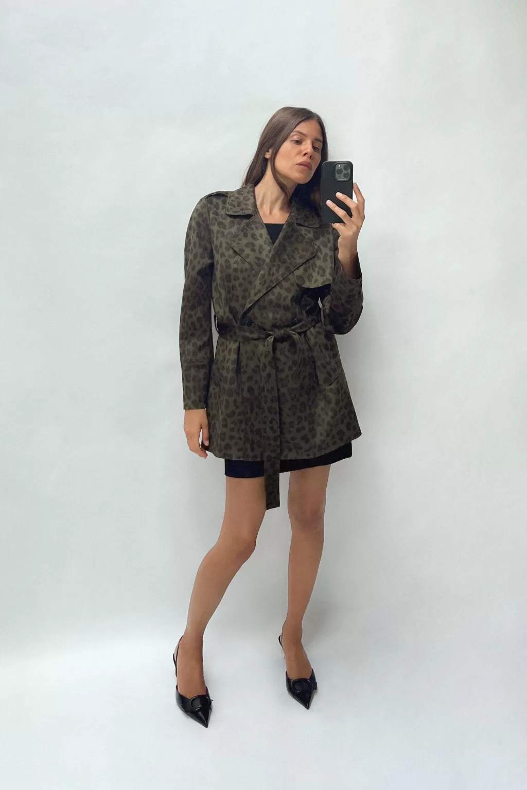 ZARA TRENCH CORTO ESTAMPADO ANIMAL EFECTO ANTE<Mujer Abrigos / Anoraks