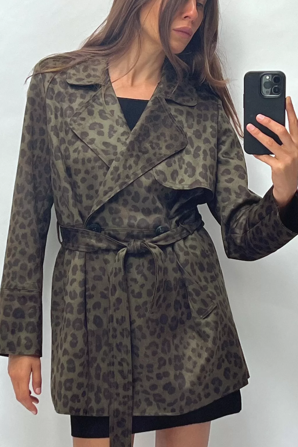 ZARA TRENCH CORTO ESTAMPADO ANIMAL EFECTO ANTE<Mujer Abrigos / Anoraks