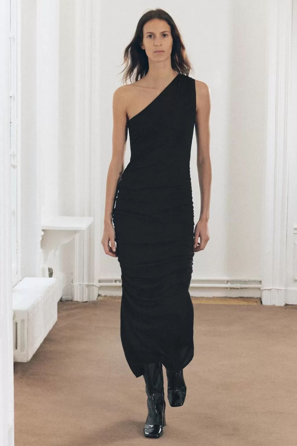 ZARA VESTIDO MIDI DRAPEADO<Mujer Vestidos | Cárdigan / Jerséis