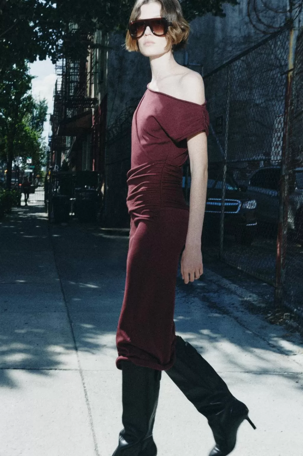 ZARA VESTIDO MIDI PUNTO DRAPEADO<Mujer Vestidos | Cárdigan / Jerséis